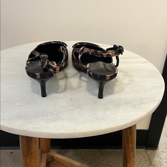 Elegant Leopard Print Slingback Heels - Picture 3 of 5